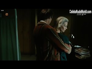 Tamara Arciuch in Mniejsze zlo (2009) 11