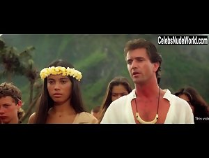 Tevaite Vernette in Bounty (1984) 17