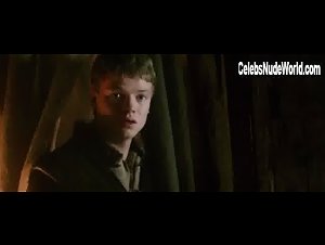 Twinnie Lee Moore in Ironclad: Battle for Blood (2014) 4