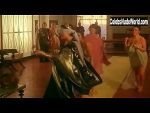 Ulla Luna in Caligola: La storia mai raccontata (1982) 16