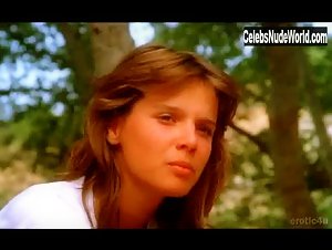 Valerie Dumas in Une glace avec deux boules... (1982) 8