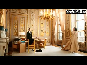 Valerie Lemercier in Main dans la main (2012) 11
