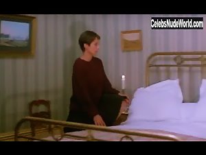 Valerie Stroh in Promenades d'ete (1992) 11