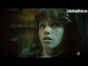 Valerie Thoumire in Versailles (series) (2015) 12