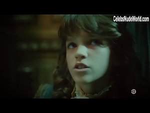 Valerie Thoumire in Versailles (series) (2015) 14