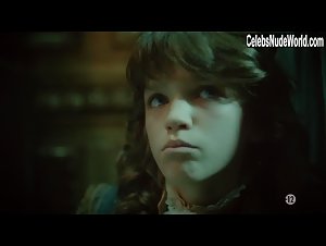 Valerie Thoumire in Versailles (series) (2015) 15