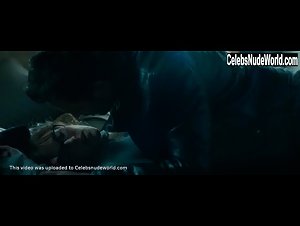 Victoria Bedos in Vicky (2015) 5