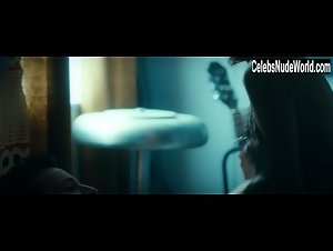 Victoria Bedos in Vicky (2015) 9