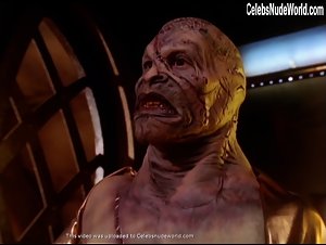 Virginia Hey in Farscape (series) (1999) 14