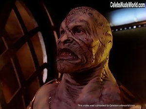 Virginia Hey in Farscape (series) (1999) 15