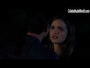 Willa Fitzgerald in Scream: The TV Series (series) (2015) 6