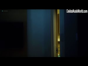 Zawe Ashton in Velvet Buzzsaw (2019) 15