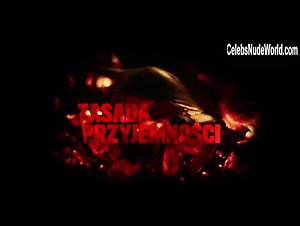 Zuzana Fialova in Zasada przyjemnosci (series) (2019) 1