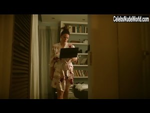 Zuzana Fialova in Zasada przyjemnosci (series) (2019) 7