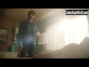 Amber Luallen xxx sex scene in I'm Dying Up Here (2017) 3