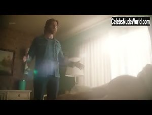Amber Luallen xxx sex scene in I'm Dying Up Here (2017) 5