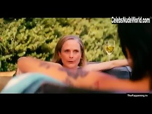Ellen Page nude sex with Zosia Mamet 5