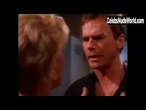Amanda Tapping cleavage scene in Stargate SG-1 (1997-2007) 17