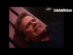 Amanda Tapping cleavage scene in Stargate SG-1 (1997-2007) 19