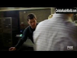 Anna Torv underwear, Sexy scene in Fringe (2008-2011) 12
