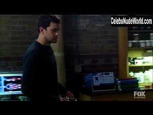 Anna Torv underwear, Sexy scene in Fringe (2008-2011) 5