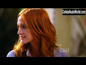 Ashlee Simpson-Wentz bikini, Sexy scene in Melrose Place (2009-2010) 4