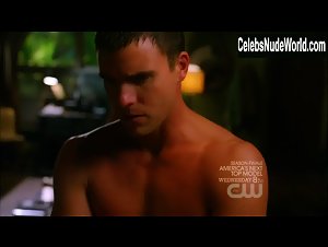 Ashlee Simpson-Wentz underwear, Sexy scene in Melrose Place (2009-2010) 2