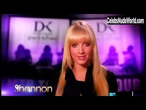Aubrey O'Day Sexy, bikini scene in Making the Band 4 (2007-2008) 4