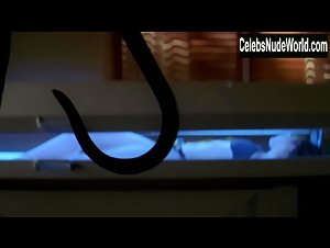 Jennifer Love-Hewitt, Brandy Norwood bikini, underwear scene in I Still Know What You Did Last Summer (1998) 2
