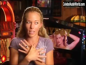 Bridget Marquardt Blonde , Topless scene in The Girls Next Door (2005-2009) 6
