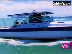 Brooke Hogan bikini, Sexy scene in Brooke Knows Best (2008-2009) 13