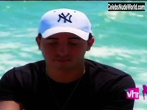 Brooke Hogan bikini, Sexy scene in Brooke Knows Best (2008-2009) 15