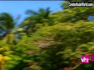 Brooke Hogan bikini, Sexy scene in Brooke Knows Best (2008-2009) 8