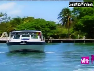 Brooke Hogan bikini, Sexy scene in Brooke Knows Best (2008-2009) 9