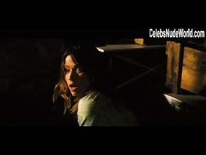 Brooke Langton Nude, butt scene in Primeval (2007) 12