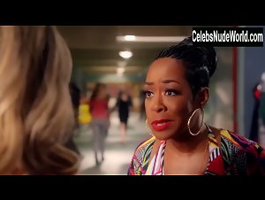 Chloe Bridges, Fiona Gubelmann, Camille Guaty, Tichina Arnold, Vanessa Williams Cleavage , Babes scene in Daytime Divas (2017) 18