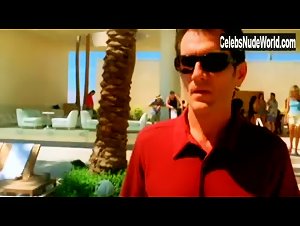 Vanessa Marcil bikini, Sexy scene in Las Vegas (2003-2008) 3