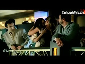 Vanessa Marcil Lesbian , Kissing scene in Las Vegas (2003-2008) 9