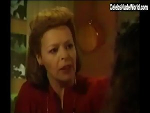 Céline Dion breasts, Nude scene in Des fleurs sur la neige (1991) 17