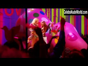 Candice Swanepoel Sexy, bikini scene in The Victoria's Secret Fashion Show 2009 (2009) 11