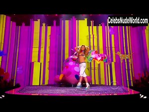 Candice Swanepoel Sexy, bikini scene in The Victoria's Secret Fashion Show 2009 (2009) 2