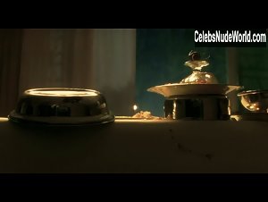 Ellen Pompeo Sexy scene in Catch Me If You Can (2002) 1