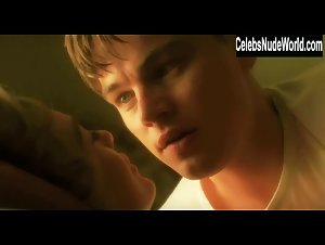 Ellen Pompeo Sexy scene in Catch Me If You Can (2002) 18
