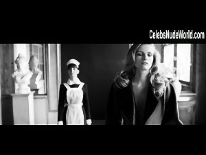 Edita Vilkevičiūtė nude , playing piano scne in Persona (2017) 16
