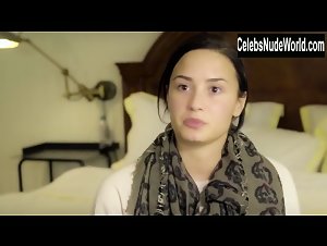 Demi Lovato Nude, butt scene in Vanity Fair: Photoshoot (2015) 13