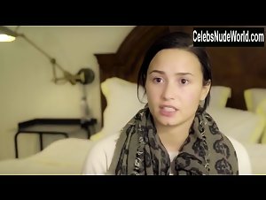 Demi Lovato Nude, butt scene in Vanity Fair: Photoshoot (2015) 9
