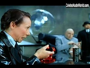 Cindy Margolis Sexy scene in Austin Powers: International Man of Mystery (1997) 8