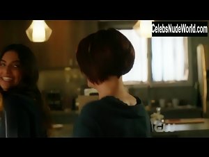 Chyler Leigh, Floriana Lima lesbian, Sexy scene in Supergirl (2015-2021) 7