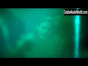 Lydia Hull, Gina Carano Sexy, lesbian scene in Extraction (2015) 4