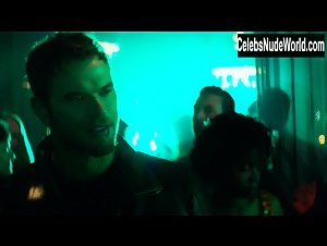 Lydia Hull, Gina Carano Sexy, lesbian scene in Extraction (2015) 6
